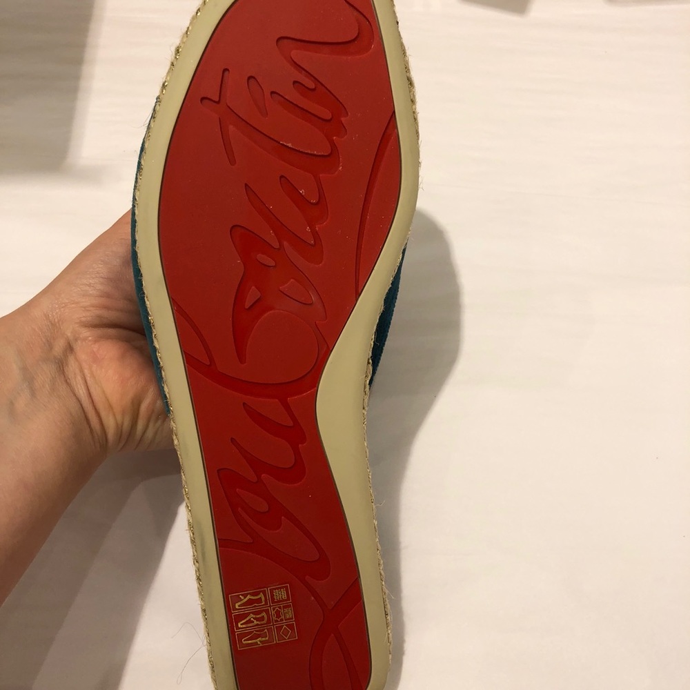 Christian Louboutin Peacock Pacha Raffia Flat - Picture 5 of 8